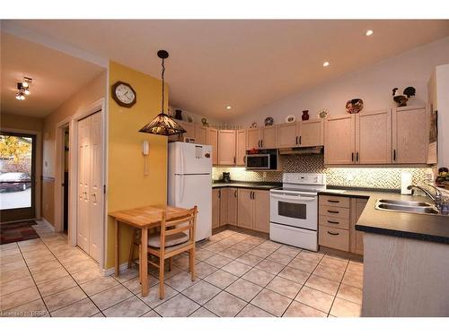 28-19 Hanlon Place, Paris, ON - Indoor Photo Showing Kitchen With Double Sink