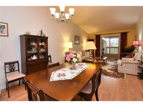 28-19 Hanlon Place, Paris, ON - Indoor Photo Showing Living Room