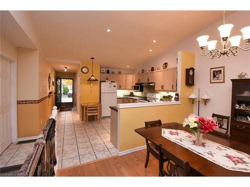 28-19 Hanlon Place, Paris, ON - Indoor Photo Showing Dining Room