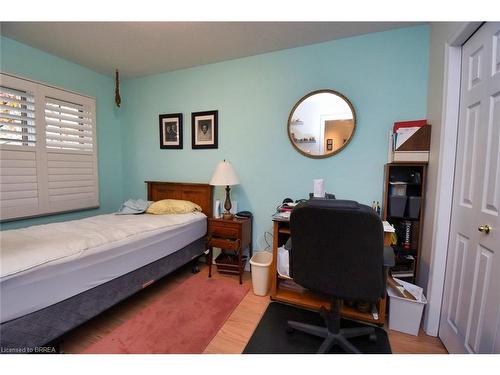 28-19 Hanlon Place, Paris, ON - Indoor Photo Showing Bedroom