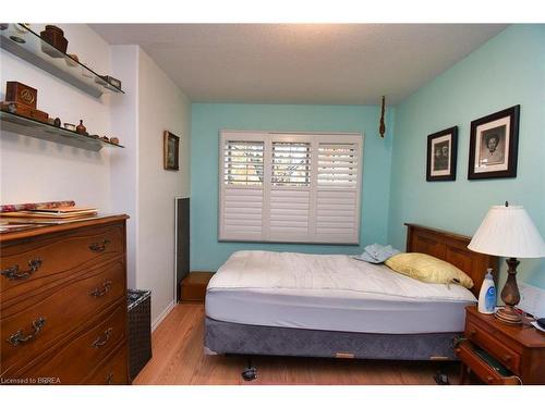 28-19 Hanlon Place, Paris, ON - Indoor Photo Showing Bedroom