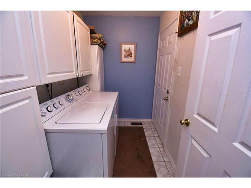 28-19 Hanlon Place, Paris, ON - Indoor Photo Showing Laundry Room