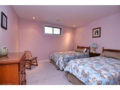 28-19 Hanlon Place, Paris, ON - Indoor Photo Showing Bedroom