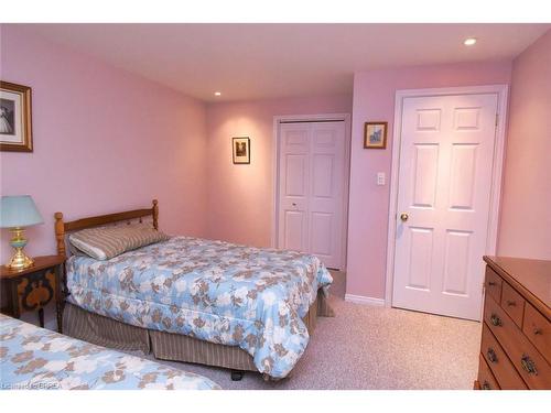 28-19 Hanlon Place, Paris, ON - Indoor Photo Showing Bedroom