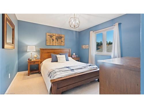 36 Kellogg Avenue, Mount Hope, ON - Indoor Photo Showing Bedroom