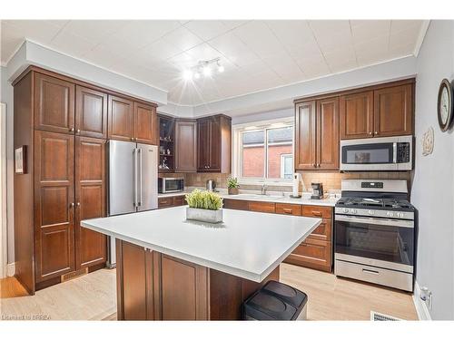 46 Bishop Street, Brantford, ON - Indoor Photo Showing Kitchen