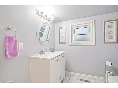 46 Bishop Street, Brantford, ON - Indoor Photo Showing Bathroom