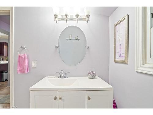 46 Bishop Street, Brantford, ON - Indoor Photo Showing Bathroom