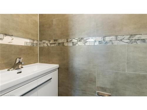 15 D'Aubigny Road, Brantford, ON - Indoor Photo Showing Bathroom