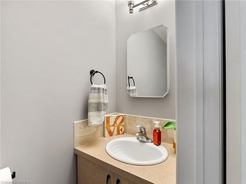 37 Dorchester Avenue, Brantford, ON - Indoor Photo Showing Bathroom