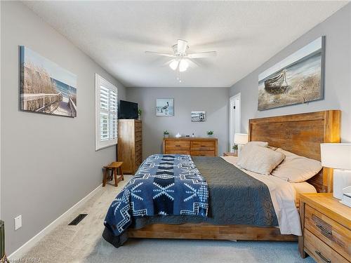 37 Dorchester Avenue, Brantford, ON - Indoor Photo Showing Bedroom