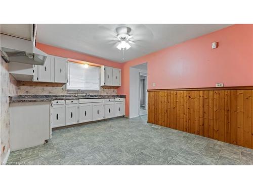 17 Northville Drive, Paris, ON - Indoor Photo Showing Kitchen