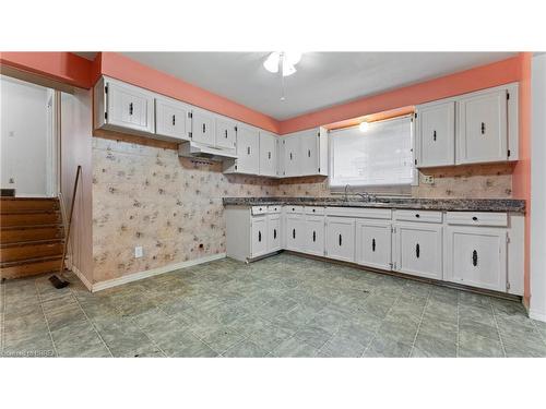 17 Northville Drive, Paris, ON - Indoor Photo Showing Kitchen