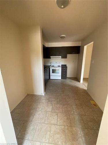 D-3 Sheldon Street, Brantford, ON - Indoor Photo Showing Kitchen