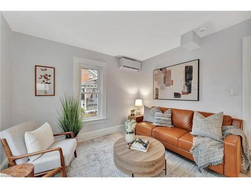 59 Buffalo Street, Brantford, ON - Indoor Photo Showing Living Room