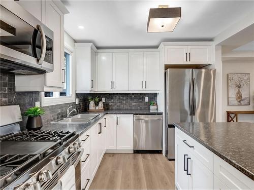 52 Fieldgate Drive, Brantford, ON - Indoor Photo Showing Kitchen With Double Sink With Upgraded Kitchen