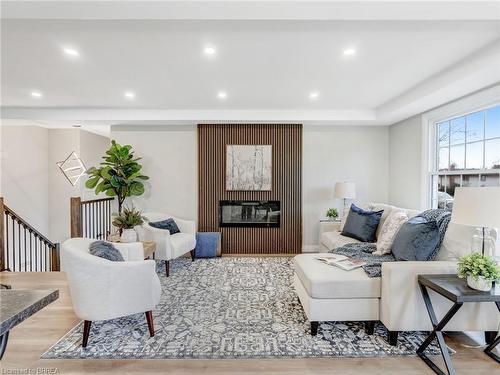 52 Fieldgate Drive, Brantford, ON - Indoor Photo Showing Living Room