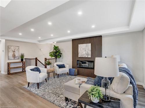 52 Fieldgate Drive, Brantford, ON - Indoor Photo Showing Living Room