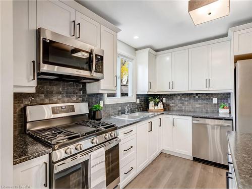 52 Fieldgate Drive, Brantford, ON - Indoor Photo Showing Kitchen With Double Sink With Upgraded Kitchen