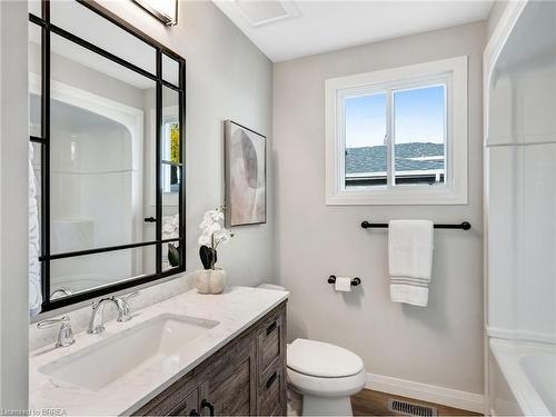 52 Fieldgate Drive, Brantford, ON - Indoor Photo Showing Bathroom