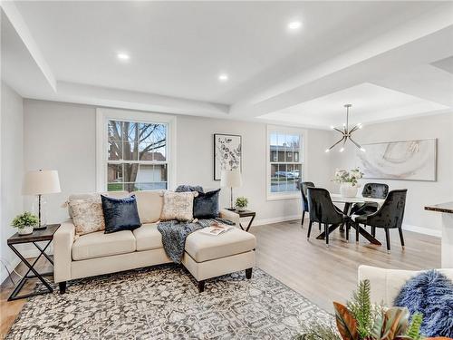 52 Fieldgate Drive, Brantford, ON - Indoor Photo Showing Living Room