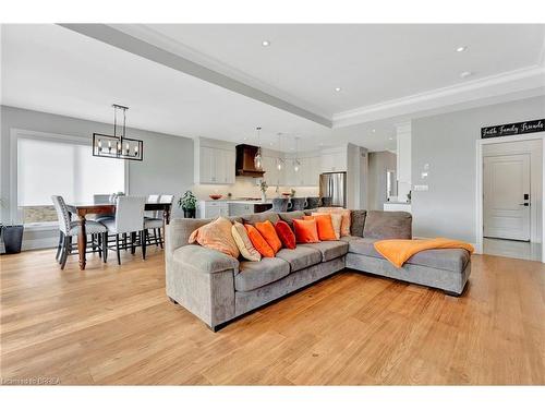 24 Whiting Drive, Paris, ON - Indoor Photo Showing Living Room