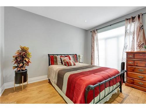 24 Whiting Drive, Paris, ON - Indoor Photo Showing Bedroom