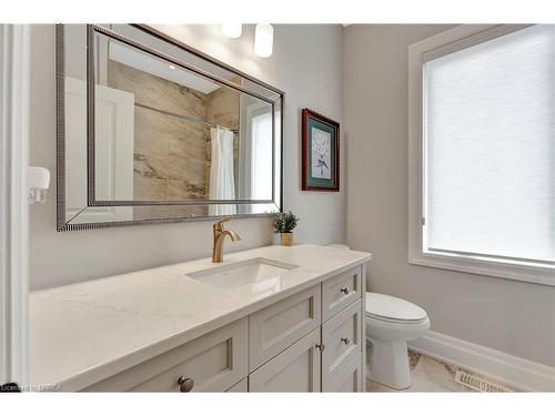 24 Whiting Drive, Paris, ON - Indoor Photo Showing Bathroom