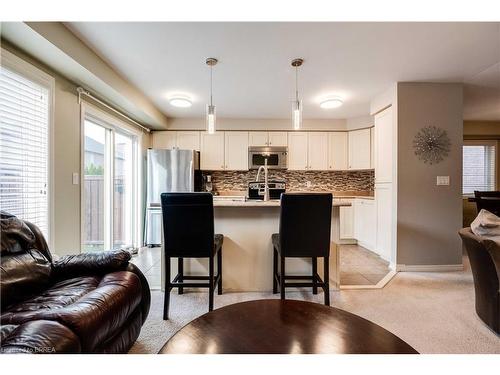 4269 Murvel Avenue, Burlington, ON - Indoor Photo Showing Kitchen With Upgraded Kitchen