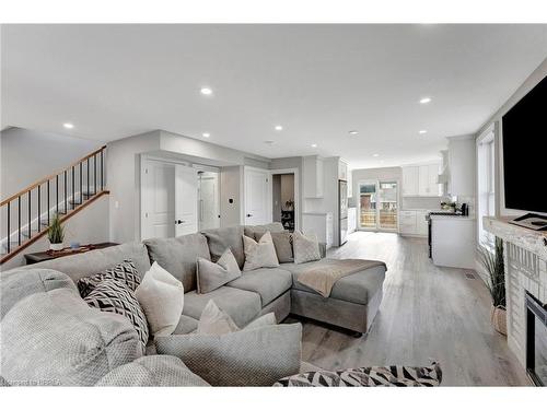 45 Drummond Street, Brantford, ON - Indoor Photo Showing Living Room