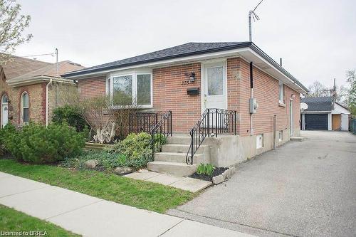 Lower-225 Chatham Street, Brantford, ON - Outdoor