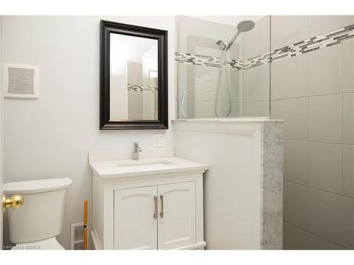 264 Oakland Road, Scotland, ON - Indoor Photo Showing Bathroom