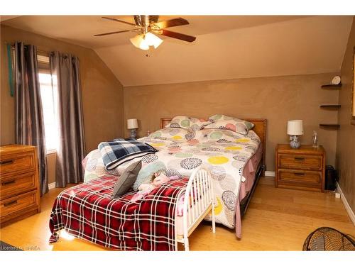 264 Oakland Road, Scotland, ON - Indoor Photo Showing Bedroom