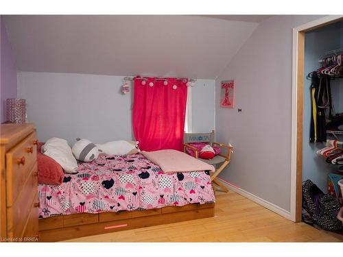 264 Oakland Road, Scotland, ON - Indoor Photo Showing Bedroom