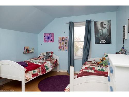 264 Oakland Road, Scotland, ON - Indoor Photo Showing Bedroom