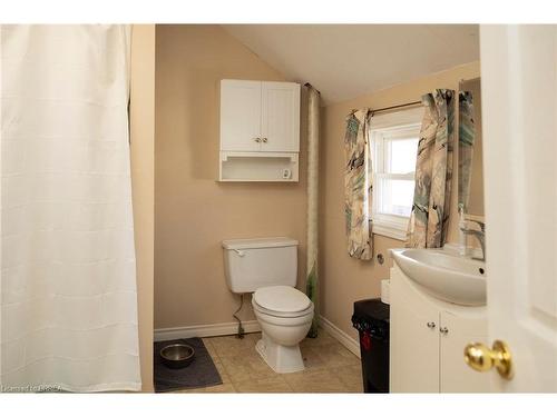 264 Oakland Road, Scotland, ON - Indoor Photo Showing Bathroom