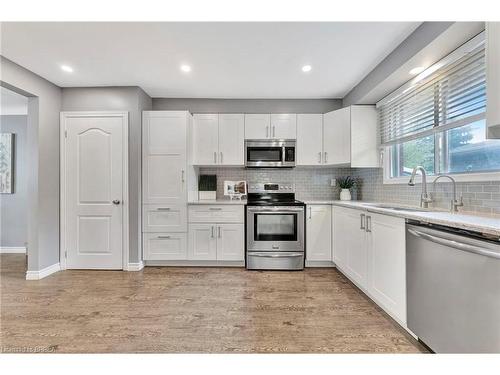 31 Farringford Drive, Brantford, ON - Indoor Photo Showing Kitchen With Stainless Steel Kitchen