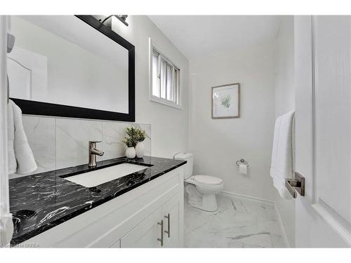 31 Farringford Drive, Brantford, ON - Indoor Photo Showing Bathroom