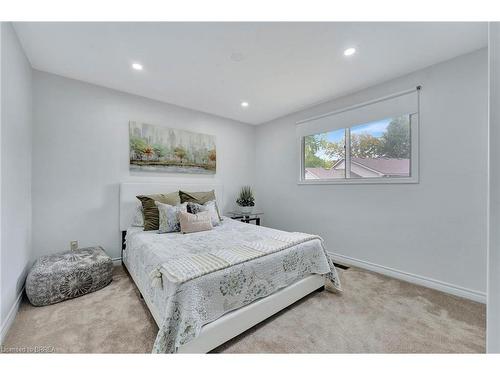 31 Farringford Drive, Brantford, ON - Indoor Photo Showing Bedroom