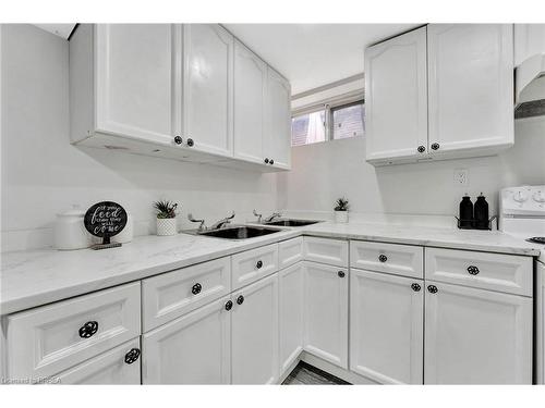 31 Farringford Drive, Brantford, ON - Indoor Photo Showing Kitchen