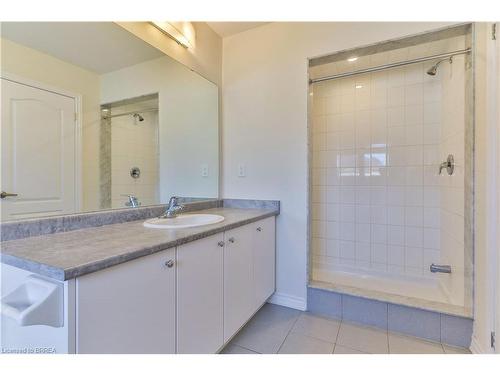 6 Mclaren Avenue, Brantford, ON - Indoor Photo Showing Bathroom