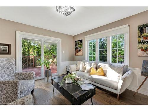 23 Scarfe Gardens, Brantford, ON - Indoor Photo Showing Living Room