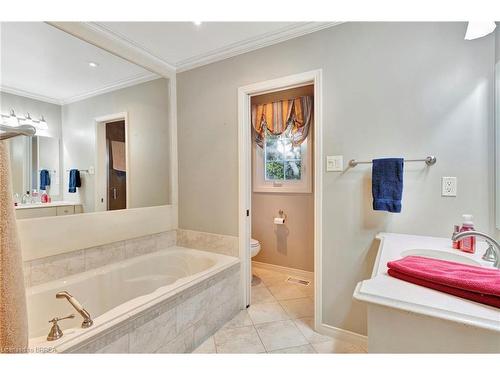 23 Scarfe Gardens, Brantford, ON - Indoor Photo Showing Bathroom