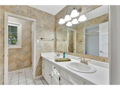 23 Scarfe Gardens, Brantford, ON - Indoor Photo Showing Bathroom