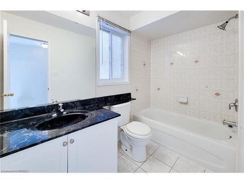 17-220 Blackburn Drive, Brantford, ON - Indoor Photo Showing Bathroom