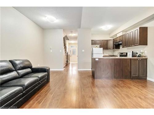 51-21 Diana Avenue, Brantford, ON - Indoor Photo Showing Kitchen