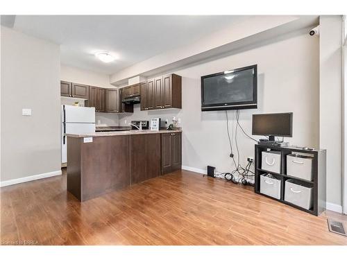 51-21 Diana Avenue, Brantford, ON - Indoor Photo Showing Kitchen