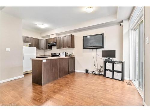 51-21 Diana Avenue, Brantford, ON - Indoor Photo Showing Kitchen