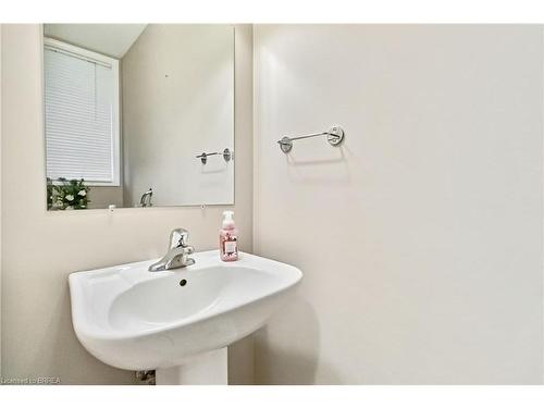 51-21 Diana Avenue, Brantford, ON - Indoor Photo Showing Bathroom