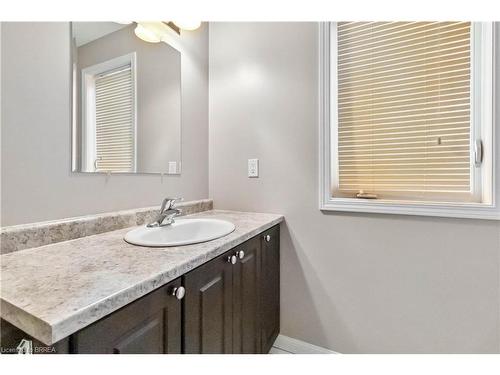 51-21 Diana Avenue, Brantford, ON - Indoor Photo Showing Bathroom